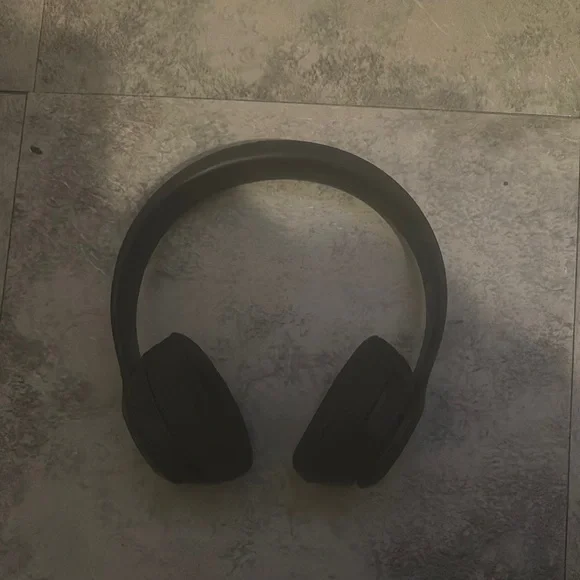 Wireless Black Headphones - Picture 3 of 6